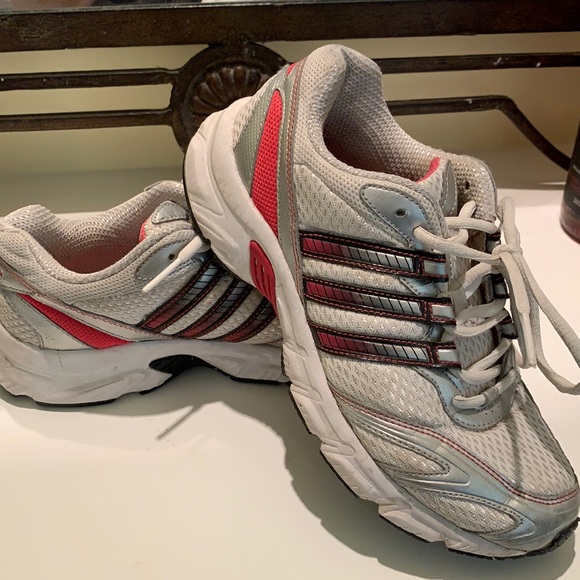 Adidas athletic shoes size 6 - Picture 2 of 5